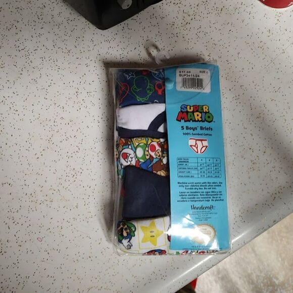 New Baby Shark 7 Briefs Size Boy's 4T - Picture 2 of 2